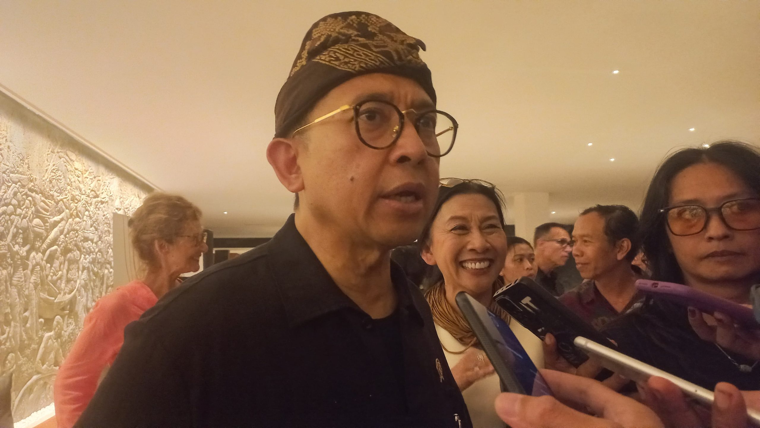 Foto: Menteri Kebudayaan Fadli Zon saat diwawancarai awak media, Sabtu (7/6/25). Sumber: Komang Ari/Wacana Bali.
