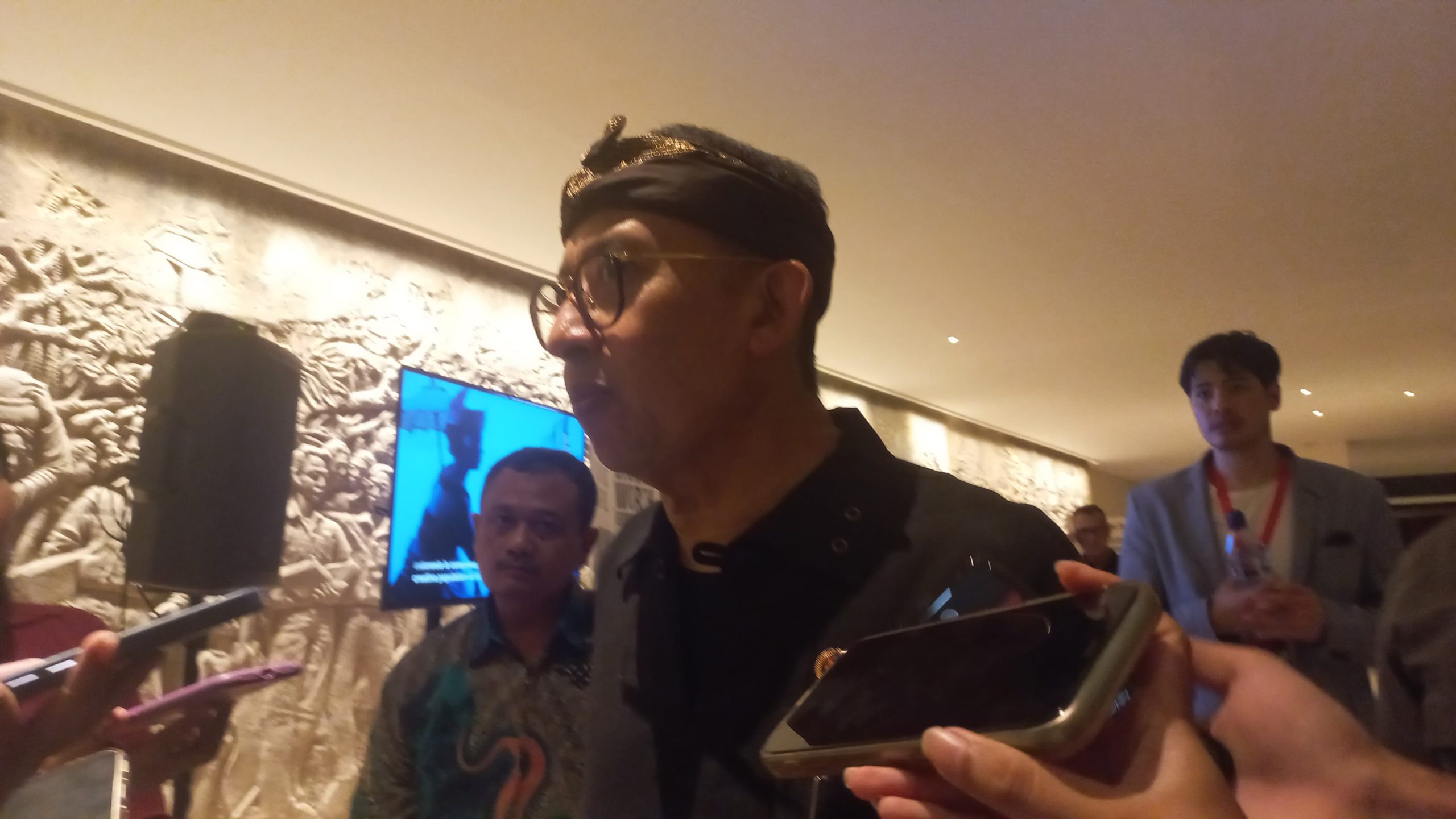 Foto: Menteri Kebudayaan Fadli Zon saat diwawancarai awak media, Sabtu (7/6/25). Sumber: Komang Ari/Wacana Bali.