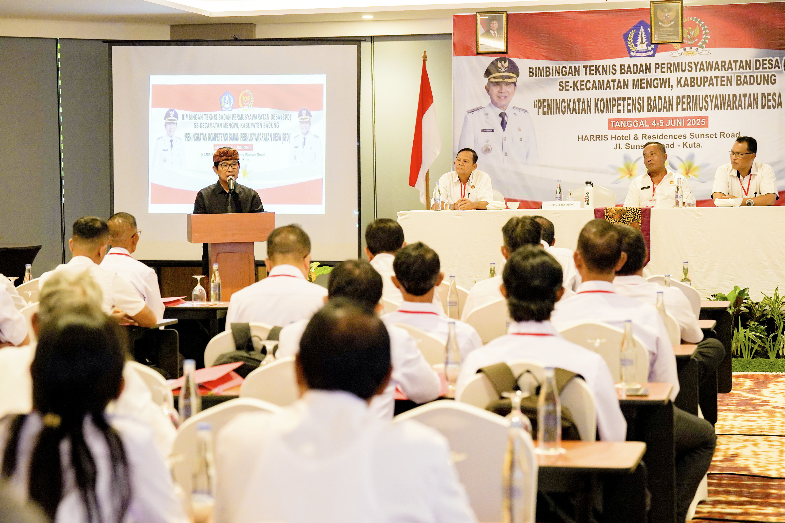 Bupati Wayan Adi Arnawa membuka Bimbingan Teknis Peningkatan Kapasitas Badan Permusyawaratan Desa (BPD) se-Kecamatan Mengwi di Harris Hotel dan Residence Sunset Road, Kuta, Rabu (4/6)