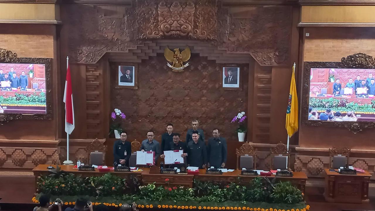 Foto: Rapat paripurna ke-15 masa persidangan II 2025 DPRD Kota Denpasar, Senin (16/6/25). Sumber: Komang Ari/Wacana Bali.