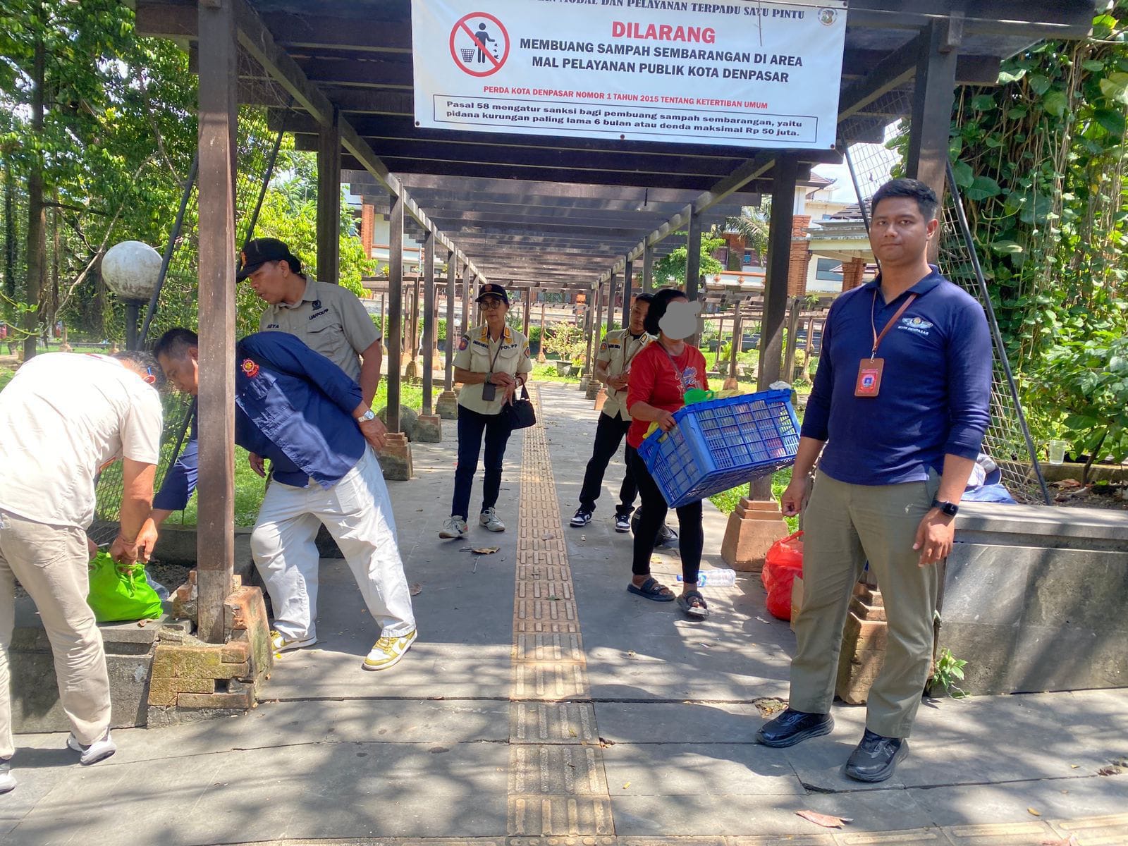 Foto: Penertiban pedagang kaki lima oleh Satpol PP Denpasar. Sumber: Istimewa.
