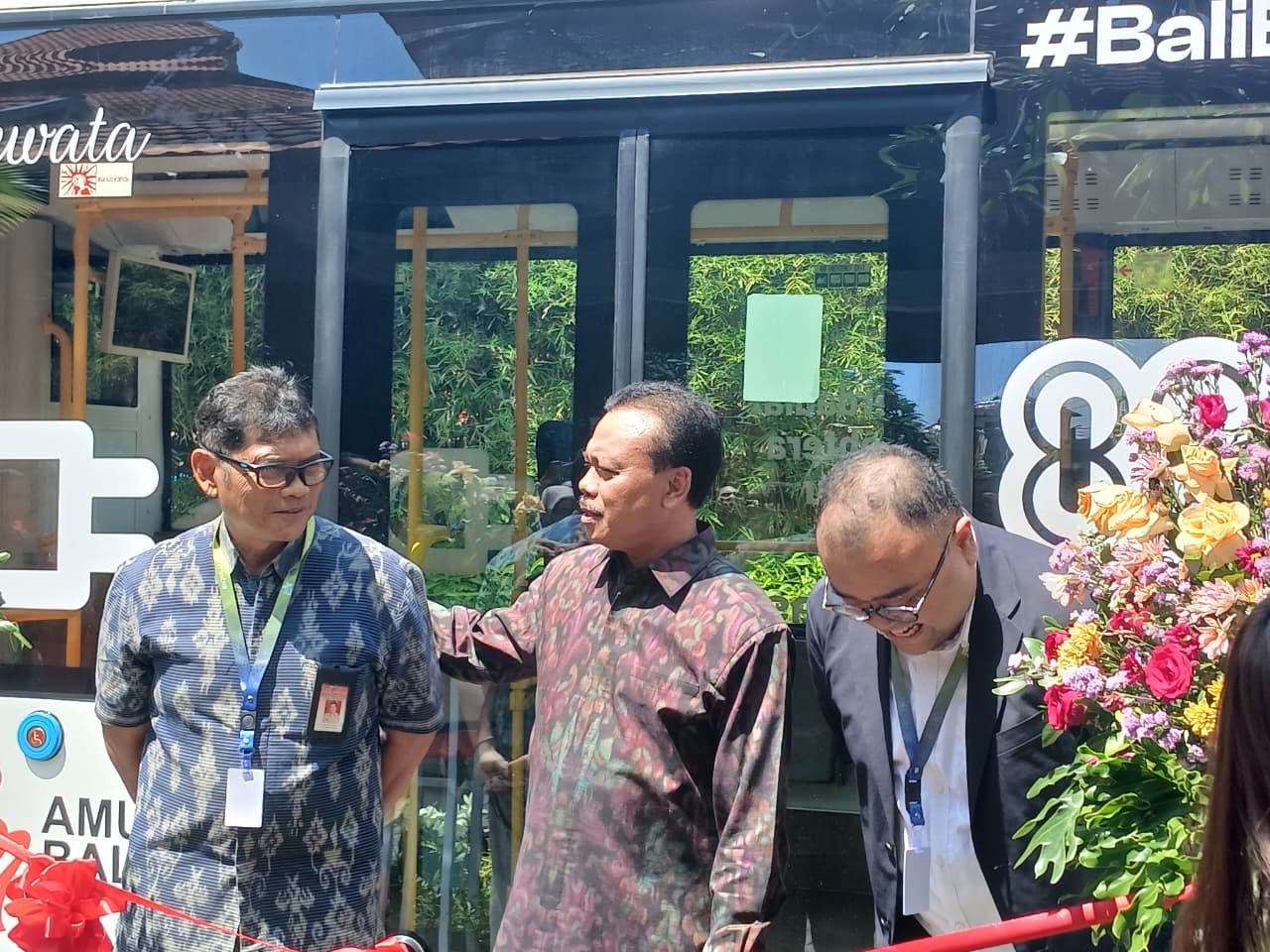 Foto: Sekda Bali Dewa Made Indra dan Kadis Perhubungan Bali, Samsi Gunarta. Sumber: Yulius N/wacanabali.com