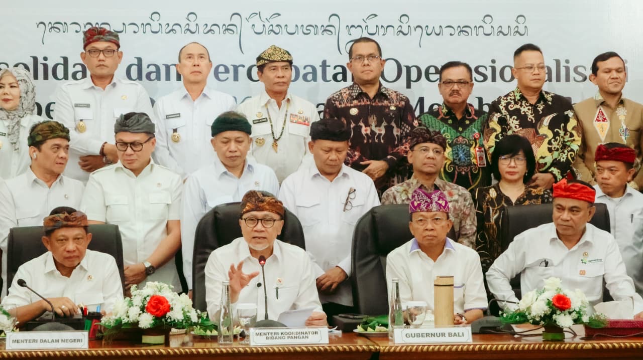 Menteri Koordinator Bidang Pangan Zulkifli Hasan bersama Menteri Dalam Negeri Tito Karnavian dan Gubernur Bali Wayan Koster saat konferensi pers (Jumat 8/8)