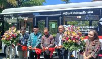 Foto: pemotongan pita uji coba bus listrik TMD. Sumber: Yulius N/wacanabali.com