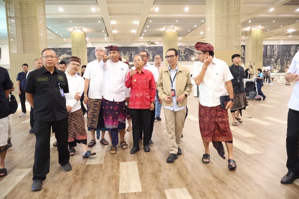 Foto: Gubernur Bali dalam Acara Rapat Koordinasi Lintas Instansi di Bandara Ngurah Rai, Badung, Bali. Sumber: Istimewa.