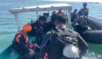 Tim SAR gabungan bersiap melakukan penyelaman di Perairan Tanjung Benoa untuk mencari ABK KM Banyu Urip II yang tenggelam.