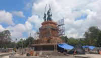 Foto: Proses pengerjaan rekonstruksi Monumen Puputan Badung. Sumber: Komang Ari/Wacana Bali.