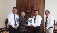 Foto: Rektor Universitas beserta jajarannya saat audensi dengan Gubernur Bali Wayan Koster. Sumber: Ist.
