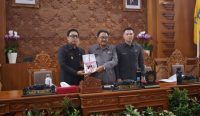 Rapat penyampaian Rancangan Peraturan Daerah (Raperda) tentang Penambahan Penyertaan Modal Daerah, Selasa (2/9/2025). Foto: dok/Pemkot Denpasar