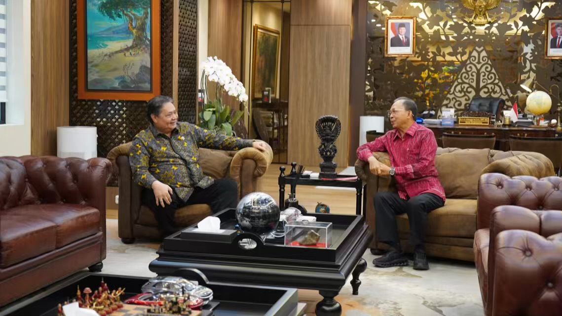 Foto: Gubernur Bali Wayan Koster menemui Menko Perekonomian Airlangga Hartarto di Jakarta, Rabu (24/9/2025).