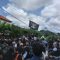 Foto: Demonstrasi di depan Mapolda Bali. Sumber: Yulius N/wacanabali.com