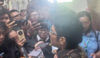 Foto: Wakil Gubernur Bali I Nyoman Giri Prasta saat diwawancarai awak media, Rabu (3/9/25). Sumber: Komang Ari/Wacana Bali.