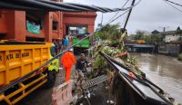 Foto: Situasi banjir akibatkan kerusakan pada sejumlah jaringan listrik di Bali. Sumber: Istimewa.