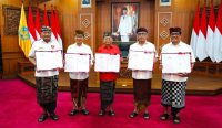 Foto: Gubernur Bali, Wayan Koster bersama Bupati Badung, Bupati Gianyar, Bupati Tabanan dan Walikota Denpasar. Sumber: Ist.
