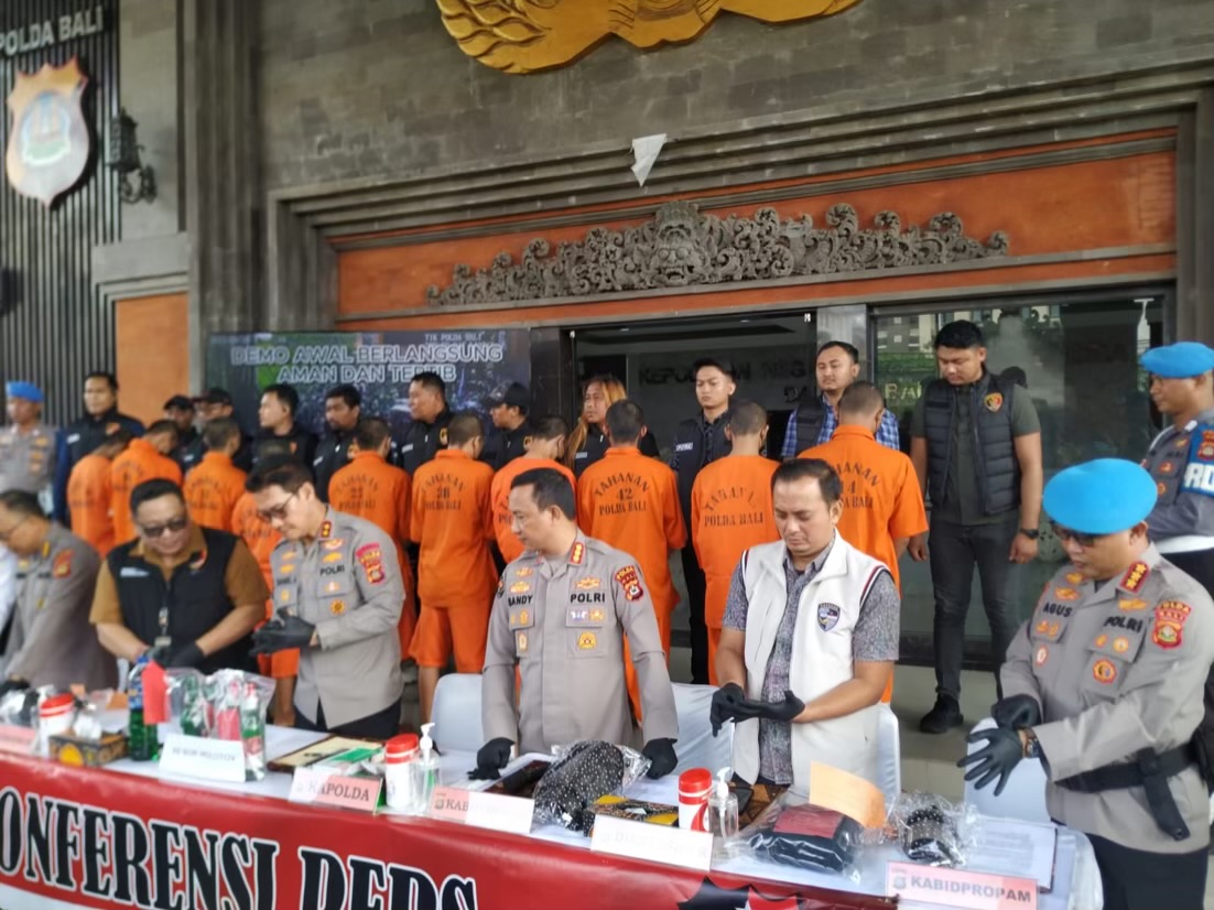 Foto: Polda Bali konferensi pers penetapan tersangka aksi demonstrasi 30 Agustus. Sumber: Yulius N/wacanabali.com