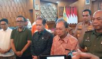 Foto: Menteri LH, Hanif Faizal Nurofiq, Gubernur Bali Wayan Koster bersama Walikota Denpasar, Bupati Badung serta Forkopimda se-Bali. Sumber: Yulius N/wacanabali.com