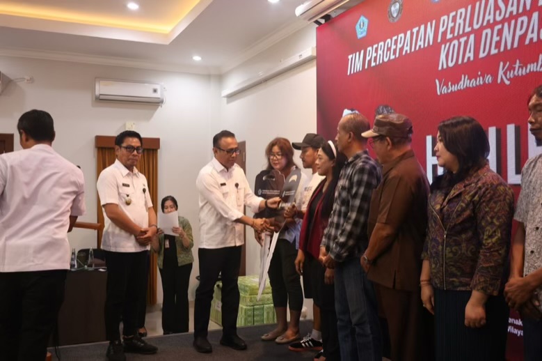 Foto: High Level Meeting (HLM) Tim Percepatan dan Perluasan Digitalisasi Daerah (TP2DD), di Banyumas Villa, Jalan Tukad Banyumas, Rabu (29/10/25). Sumber: Istimewa.