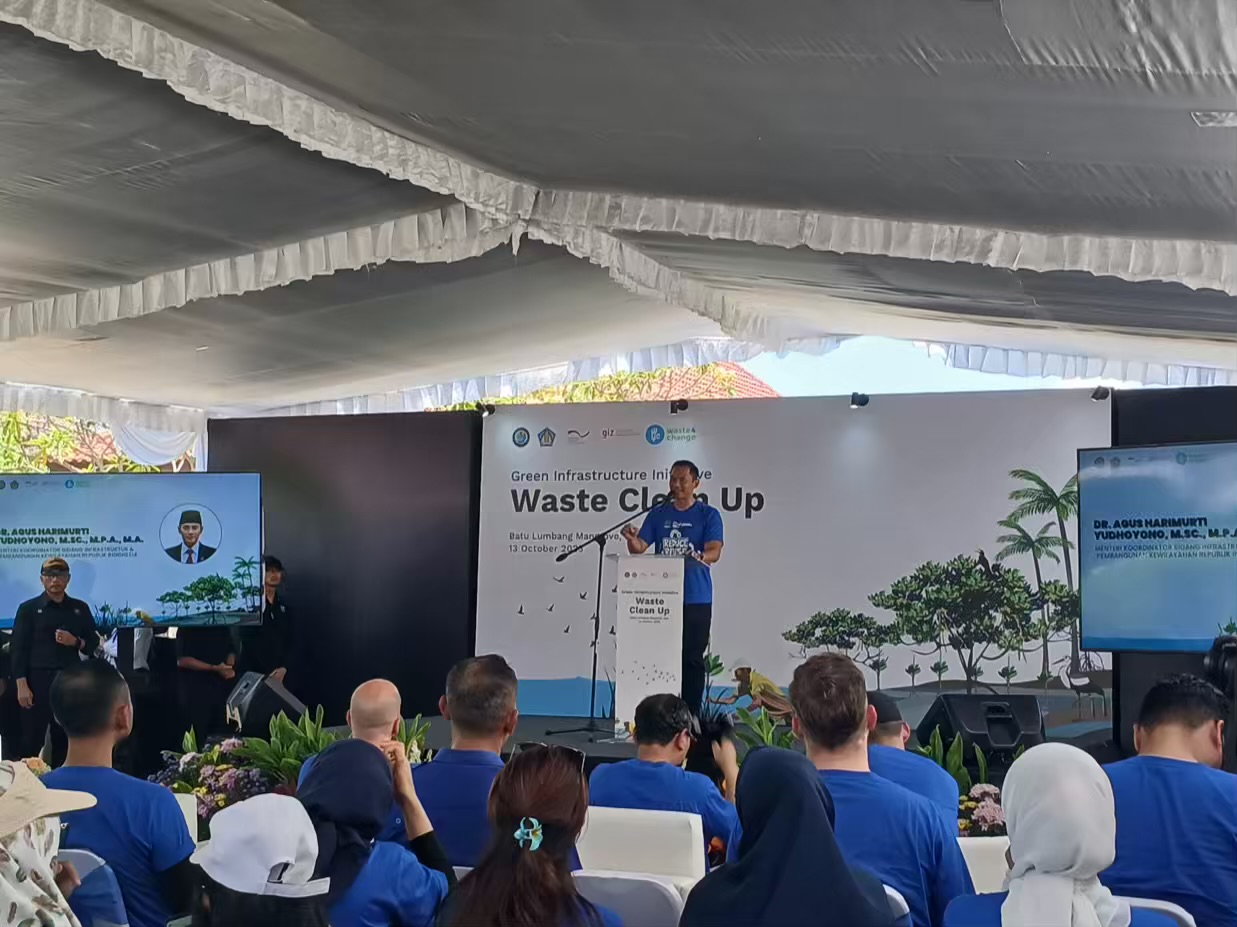 Foto: Menko Bidang Infrastruktur dan Pembangunan Wilayah, Agus Harimurti Yudhoyono saat memberikan sambutan dalam acara Green Infrastructure Inisiative Waste Clean Up. Sumber: Yulius N/wacanabali.com