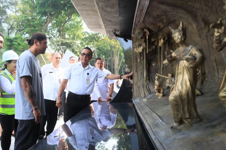 Foto: Wali Kota Denpasar I Gusti Ngurah Jaya Negara saat meninjau sejumlah proyek fisik strategis Kota Denpasar dalam kegiatan Monev Pembangunan Tahun Anggaran 2025, Rabu (22/10). Sumber: Istimewa.