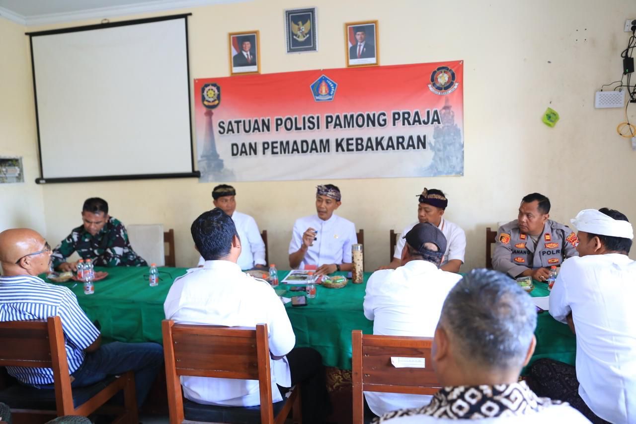 Rapat penyamaan persepsi pembangunan tanggul Sungai Candi Gara yang digelar di ruang rapat Satpol PP dan PMK Klungkung, Rabu (1/10/2025). Foto: dok/Pemkab Klungkung