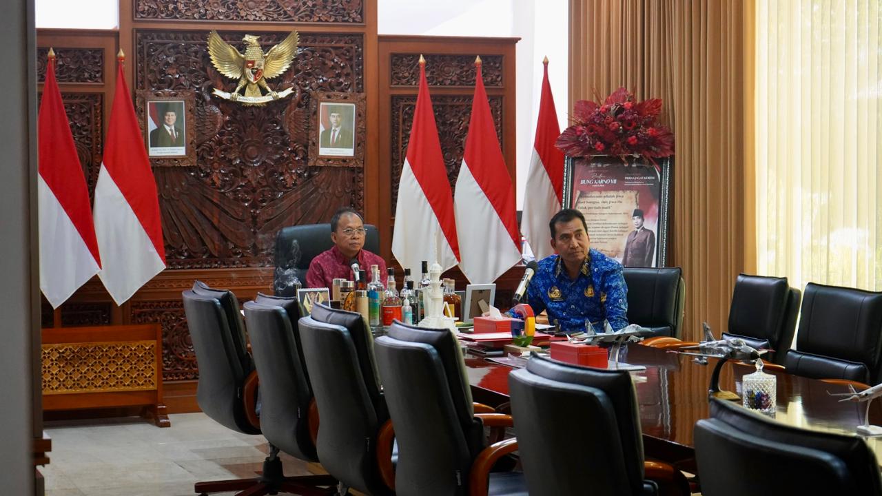 Gubernur Bali Wayan Koster saat mengikuti Rapat Koordinasi Rencana Aksi Tindak Lanjut SPI yang digelar Komisi Pemberantasan Korupsi (KPK) RI, Jumat (17/10/2025). Foto: dok/Pemprov Bali