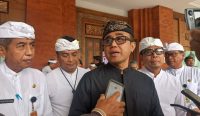 Foto: Wali Kota Denpasar I Gusti Ngurah Jaya Negara saat diwawancarai awak media, Selasa (21/10/25). Sumber: Komang Ari/Wacanabali.com