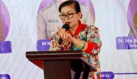 Pembina KPPI Bali, Putri Koster, menyampaikan pesan inspiratif tentang pentingnya idealisme dan integritas bagi perempuan yang ingin terjun ke dunia politik, saat membuka Talkshow “Perempuan Berdaya, Negara Berjaya” di Denpasar, Sabtu (18/10/2025).