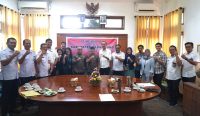 Bupati Klungkung I Made Satria bersama Wakil Bupati Tjokorda Gde Surya Putra menerima audiensi PT PLN Icon Plus di ruang rapat Kantor Bupati Klungkung, Rabu (8/10/2025). Foto: dok/Pemkab Klungkung