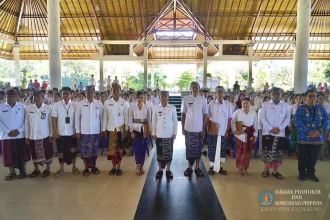 Bupati Klungkung Made Satria usai melantik PPPK, Rabu (01/10/2025). Foto: dok/Pemkab Klungkung
