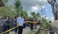 Foto: Pansus TRAP DPRD Bali menyegel villa yang berdiri di kawasan hutan Desa Pejarakan, Kecamatan Gerokgak, Kabupaten Buleleng. Sumber: Ist.