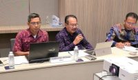 Gede Pramana saat memaparkan inovasi keterbukaan informasi pada Presentasi Uji Publik KIP 2025 di Jakarta.
