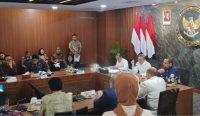 Wakil Gubernur Bali, I Nyoman Giri Prasta, saat rapat koordinasi terbatas yang dipimpin Menteri Koordinator Bidang Pangan RI, Zulkifli Hasan, di Jakarta, Jumat (24/10/2025). Foto: dok/Pemprov Bali