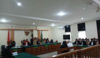 Foto: Sidang kasus dugaan peredaran narkoba yang menyeret WN Jerman, Daniel Domalski. Sumber: Yulius N/wacanabali.com