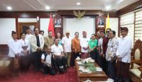Foto: Audensi sejumlah organisasi penyandang disabilitas dengan Gubernur Bali, Wayan Koster. Sumber: Ist.