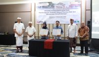 Foto: Penandatanganan kontrak pembangunan sekolah rakyay di Karangasem yang dihadiri langsung oleh Gubernur Koster, Ketua DPRD Bali, Bupati Karangasem. Sumber: Ist.