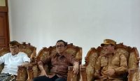 Foto: Bupati Bangli, Sang Nyoman Sedana Arta, Bupati Badung, I Wayan Adi Arnawa dan Walikota Denpasar, I Gusti Ngurah Jaya Negara di Kantor Gubernur Bali. Sumber: Yulius N/wacanabali.com