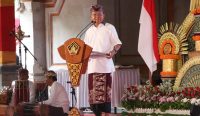 Gubernur Bali Wayan Koster mengungkap perjuangan panjang dan penuh risiko politik dalam melahirkan Perda Nomor 4 Tahun 2019 tentang Desa Adat di Bali.