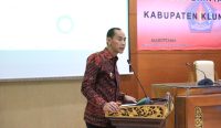 Wakil Bupati Klungkung, Tjokorda Gde Surya Putra, memimpin Rapat Monitoring, Evaluasi, dan Pelaporan Kendali Ekonomi sebagai upaya mempercepat pertumbuhan ekonomi daerah.