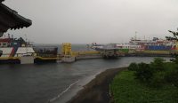 Aktivitas Penyebrangan di lintas Ketapang Gilimanuk sempat alami penundaan pasca cuaca buruk di Selat Bali, Rabu (24/12/25) sumber wacanabali /dika