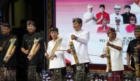 Gubernur Bali Wayan Koster bersama para Bupati/Wali Kota se-Bali secara resmi menandai dimulainya pelaksanaan Haluan Pembangunan Bali Masa Depan, 100 Tahun Bali Era Baru 2025–2125.
