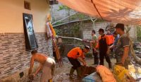 kegiatan gotong royong membersihkan rumah warga terdampak banjir, Jumat (17/01/26) Sumber: wacanabali/dika