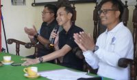 Wakil Bupati Klungkung, Tjokorda Gde Surya Putra, memberikan arahan dan pembekalan kepada personel Satuan Polisi Pamong Praja (Satpol PP) yang akan ditugaskan di Kecamatan Nusa Penida.