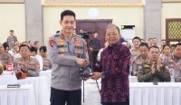 Gubernur Bali Wayan Koster bersama Kapolda Bali, Irjen Pol. Daniel Adityajaya saat Rapim Polda Bali Tahun 2026 Selasa, (24/02/2026).Foto: dok/Pemprov Bali.