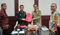 Bupati Klungkung, I Made Satria, melaksanakan audiensi strategis dengan Direktur Utama PT Sarana Multi Infrastruktur (SMI), Reynaldi Hermansjah, terkait rencana pembiayaan pembangunan infrastruktur daerah, Selasa (10/2).