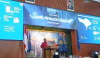 Foto: Gubernur Bali, Wayan Koster saat dialog bersama Mahasiswa Universitaa Udayana. Sumber: Yulius N/wacanabali.com