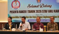 Rabu, 25/2/2026… Buka Raker Staf Ahli se-Bali, Bupati Satria Bupati Klungkung I Made Satria membuka Rapat Kerja I Tahun 2026 Staf Ahli Kepala Daerah se-Bali yang digelar di Ballroom Taman Alit Event Space Dians Garden, Rabu (25/2).