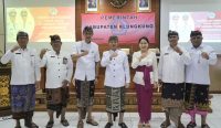 Bupati Klungkung I Made Satria bersama Wakil Bupati dan jajaran usai melantik dan mengambil sumpah/janji tiga Pejabat Pimpinan Tinggi Pratama (Eselon II) di lingkungan Pemerintah Kabupaten Klungkung, bertempat di Ruang Rapat Praja Mandala, Kantor Bupati Klungkung, Jumat (6/2/2026).