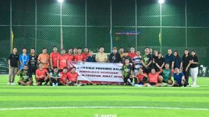 Foto: Bawaslu Bali menggelar kegiatan Jumat Sehati dengan olaraga di Gianyar Arena,Mini Soccer. Sumber: Ist.