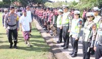 Apel Gelar Pasukan Operasi Kepolisian Terpusat “Ketupat 2026” dalam rangka pelayanan perayaan Nyepi Tahun Saka 1948 dan Idul Fitri 1447 Hijriah bersama Kapolda Bali, di Lapangan Iptu Soetardjo Mako Brimob Tohpati, Kamis (12/3/2026). Foto: dok/Pemprov Bali.