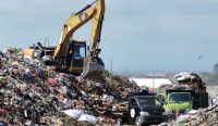 Foto: Tumpukan sampah TPA Suwung yang akhirnya menjadikan eks Kadis DKLH Bali, IMT jadi tersangka. Sumber: Ist.